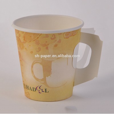 Beverage use cup type disposable paper cup with handle